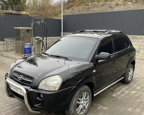 Чорний Хендай Туксон, об'ємом двигуна 1.99 л та пробігом 345 тис. км за 7600 $, фото 1 на Automoto.ua