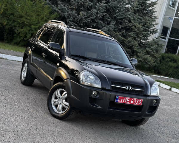 Черный Хендай Туксон, объемом двигателя 2 л и пробегом 239 тыс. км за 7850 $, фото 1 на Automoto.ua