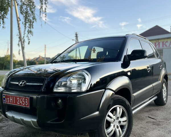 Чорний Хендай Туксон, об'ємом двигуна 2 л та пробігом 204 тис. км за 7800 $, фото 1 на Automoto.ua