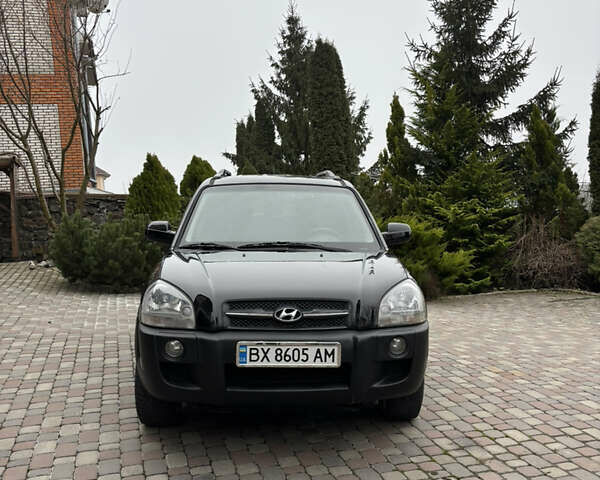 Черный Хендай Туксон, объемом двигателя 1.98 л и пробегом 245 тыс. км за 7200 $, фото 1 на Automoto.ua