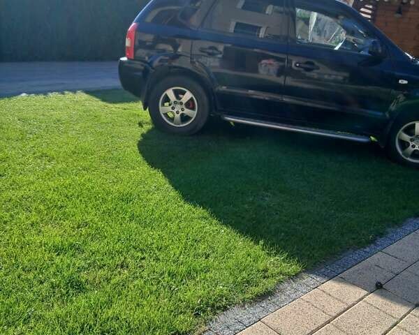 Черный Хендай Туксон, объемом двигателя 2 л и пробегом 15 тыс. км за 6200 $, фото 1 на Automoto.ua