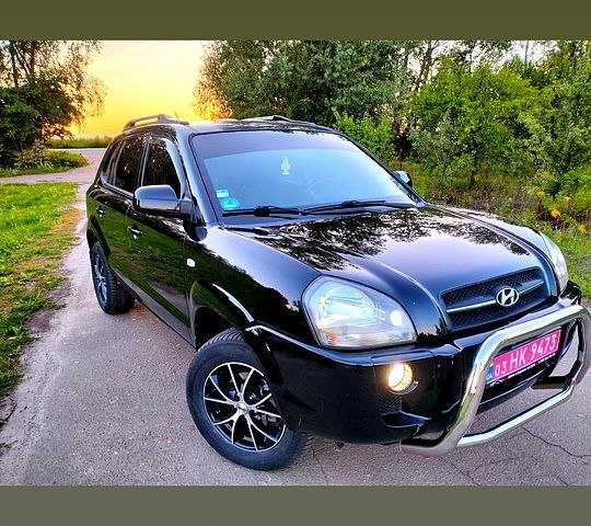 Черный Хендай Туксон, объемом двигателя 2 л и пробегом 165 тыс. км за 9800 $, фото 1 на Automoto.ua