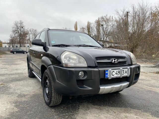 Черный Хендай Туксон, объемом двигателя 2 л и пробегом 330 тыс. км за 4350 $, фото 1 на Automoto.ua