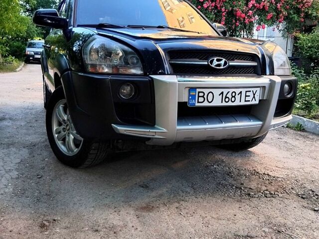 Черный Хендай Туксон, объемом двигателя 2 л и пробегом 270 тыс. км за 7400 $, фото 1 на Automoto.ua