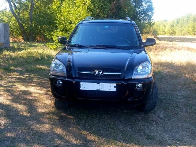 Черный Хендай Туксон, объемом двигателя 2 л и пробегом 236 тыс. км за 8300 $, фото 1 на Automoto.ua