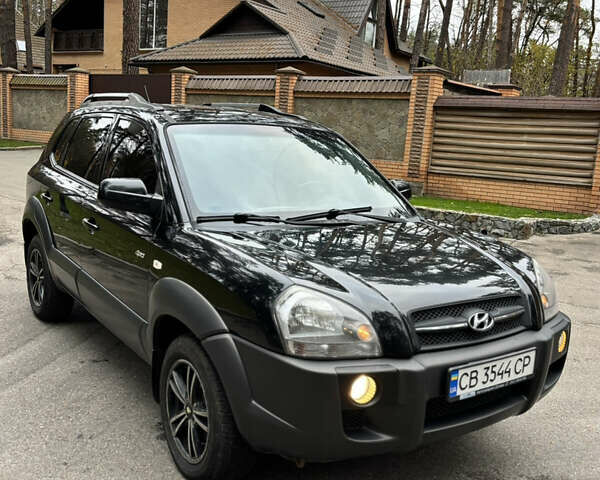 Черный Хендай Туксон, объемом двигателя 1.99 л и пробегом 266 тыс. км за 7500 $, фото 1 на Automoto.ua