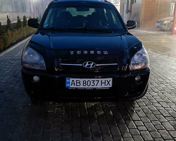 Чорний Хендай Туксон, об'ємом двигуна 2 л та пробігом 204 тис. км за 8000 $, фото 1 на Automoto.ua