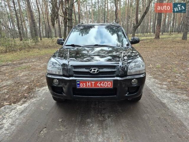 Черный Хендай Туксон, объемом двигателя 2 л и пробегом 198 тыс. км за 7800 $, фото 1 на Automoto.ua