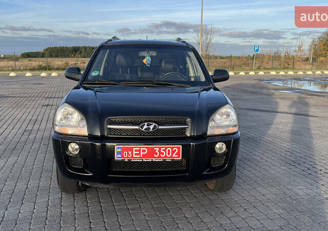 Черный Хендай Туксон, объемом двигателя 1.98 л и пробегом 243 тыс. км за 8500 $, фото 1 на Automoto.ua