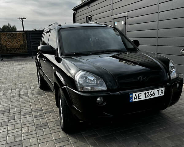 Чорний Хендай Туксон, об'ємом двигуна 2 л та пробігом 253 тис. км за 9428 $, фото 1 на Automoto.ua