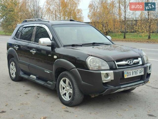 Черный Хендай Туксон, объемом двигателя 2 л и пробегом 270 тыс. км за 6800 $, фото 1 на Automoto.ua