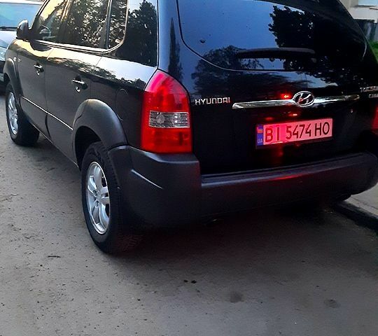 Черный Хендай Туксон, объемом двигателя 2 л и пробегом 210 тыс. км за 8400 $, фото 1 на Automoto.ua