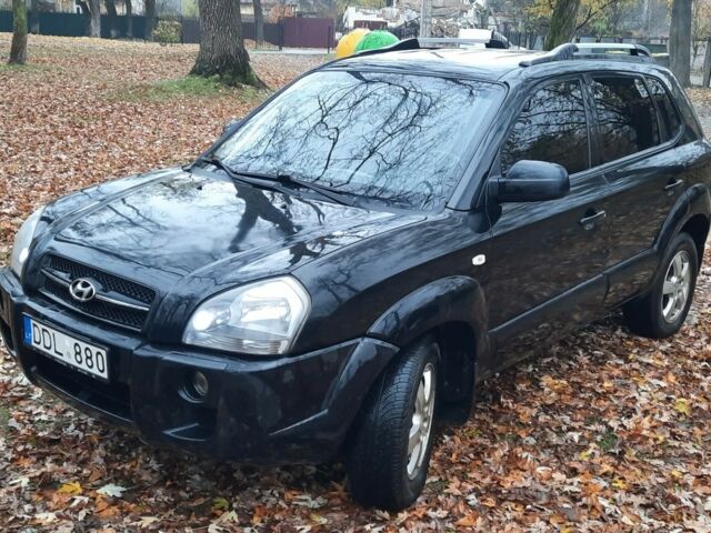 Чорний Хендай Туксон, об'ємом двигуна 2 л та пробігом 214 тис. км за 4400 $, фото 1 на Automoto.ua