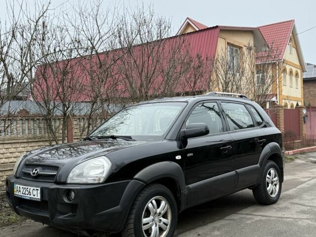 Черный Хендай Туксон, объемом двигателя 2 л и пробегом 280 тыс. км за 6600 $, фото 1 на Automoto.ua