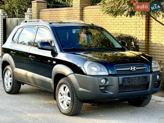 Черный Хендай Туксон, объемом двигателя 2 л и пробегом 167 тыс. км за 7800 $, фото 1 на Automoto.ua