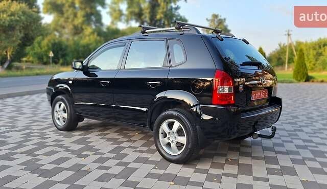 Черный Хендай Туксон, объемом двигателя 2 л и пробегом 190 тыс. км за 8150 $, фото 1 на Automoto.ua