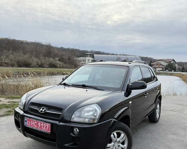 Черный Хендай Туксон, объемом двигателя 1.98 л и пробегом 159 тыс. км за 7600 $, фото 1 на Automoto.ua