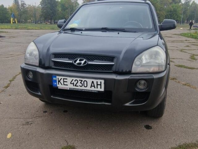Черный Хендай Туксон, объемом двигателя 2 л и пробегом 193 тыс. км за 8100 $, фото 1 на Automoto.ua
