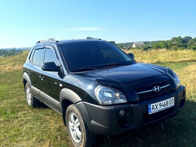 Чорний Хендай Туксон, об'ємом двигуна 2 л та пробігом 215 тис. км за 8500 $, фото 1 на Automoto.ua