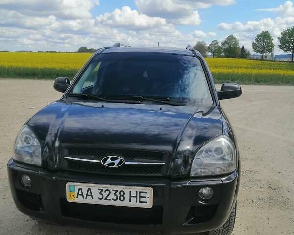 Чорний Хендай Туксон, об'ємом двигуна 1.98 л та пробігом 256 тис. км за 8600 $, фото 1 на Automoto.ua
