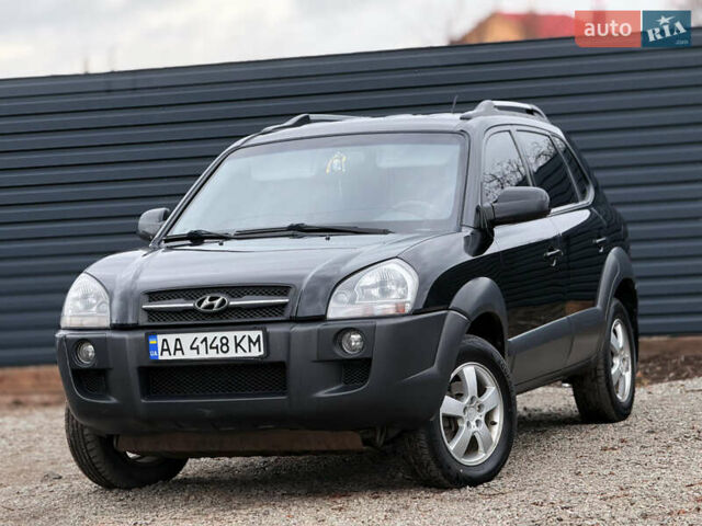 Черный Хендай Туксон, объемом двигателя 2 л и пробегом 252 тыс. км за 7200 $, фото 1 на Automoto.ua