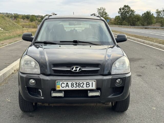 Чорний Хендай Туксон, об'ємом двигуна 2 л та пробігом 291 тис. км за 5400 $, фото 1 на Automoto.ua