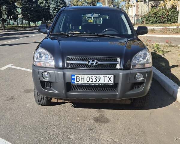 Черный Хендай Туксон, объемом двигателя 1.98 л и пробегом 93 тыс. км за 11800 $, фото 1 на Automoto.ua