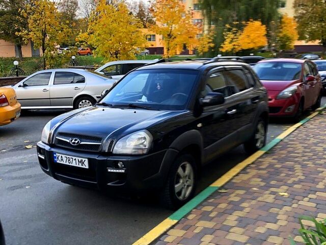 Черный Хендай Туксон, объемом двигателя 2 л и пробегом 220 тыс. км за 8000 $, фото 1 на Automoto.ua