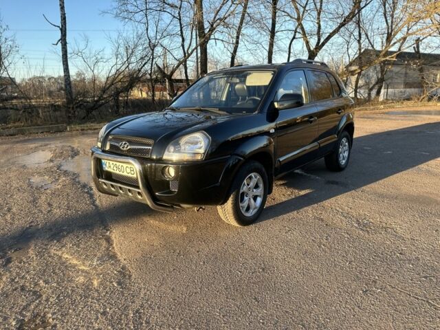 Черный Хендай Туксон, объемом двигателя 2 л и пробегом 205 тыс. км за 8400 $, фото 1 на Automoto.ua