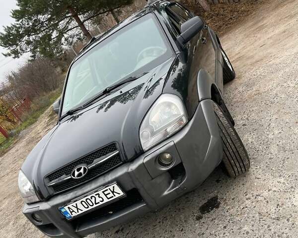 Черный Хендай Туксон, объемом двигателя 1.98 л и пробегом 290 тыс. км за 7000 $, фото 1 на Automoto.ua
