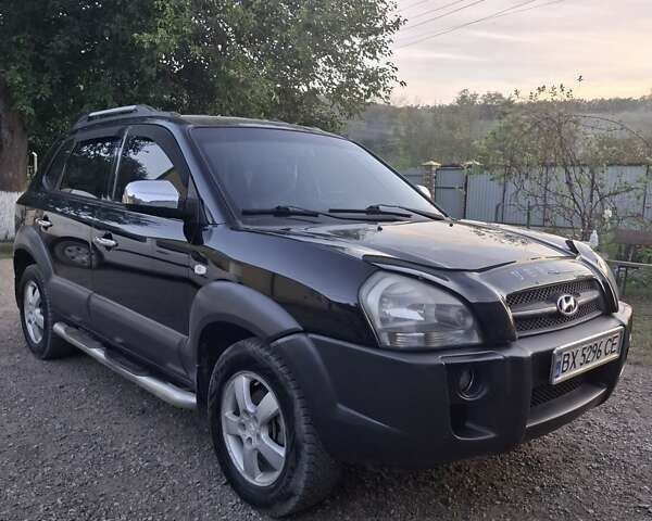 Черный Хендай Туксон, объемом двигателя 2 л и пробегом 197 тыс. км за 8000 $, фото 1 на Automoto.ua