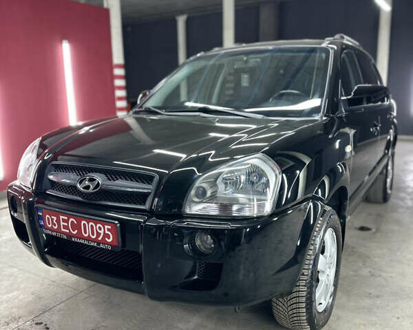 Черный Хендай Туксон, объемом двигателя 2 л и пробегом 160 тыс. км за 9999 $, фото 1 на Automoto.ua