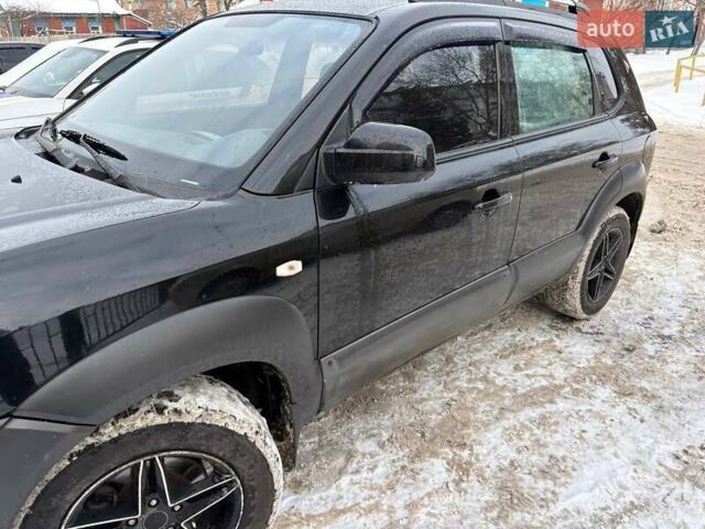 Черный Хендай Туксон, объемом двигателя 2 л и пробегом 230 тыс. км за 6800 $, фото 1 на Automoto.ua