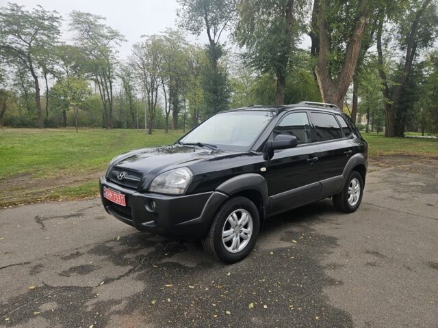 Чорний Хендай Туксон, об'ємом двигуна 2 л та пробігом 186 тис. км за 8300 $, фото 1 на Automoto.ua