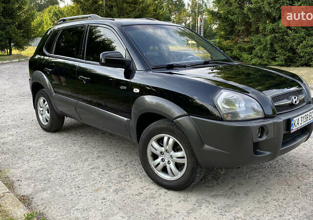 Чорний Хендай Туксон, об'ємом двигуна 2 л та пробігом 201 тис. км за 7800 $, фото 1 на Automoto.ua