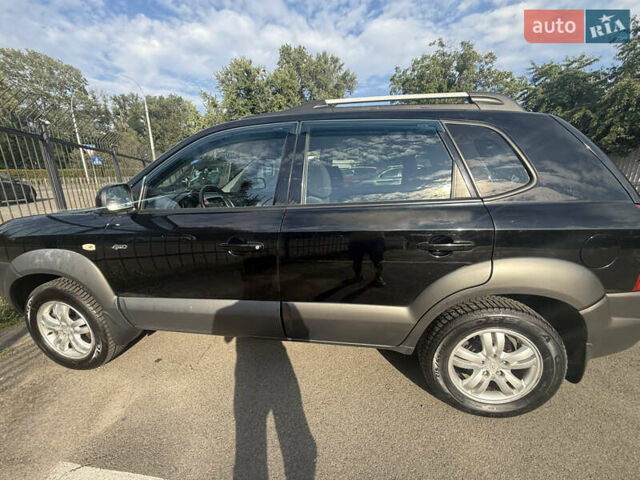 Черный Хендай Туксон, объемом двигателя 2 л и пробегом 218 тыс. км за 6700 $, фото 1 на Automoto.ua