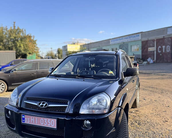 Черный Хендай Туксон, объемом двигателя 2 л и пробегом 215 тыс. км за 7900 $, фото 1 на Automoto.ua