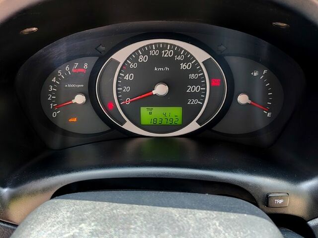 Черный Хендай Туксон, объемом двигателя 2 л и пробегом 180 тыс. км за 8200 $, фото 1 на Automoto.ua