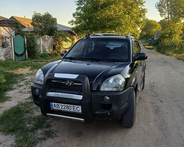Черный Хендай Туксон, объемом двигателя 1.98 л и пробегом 189 тыс. км за 7800 $, фото 1 на Automoto.ua