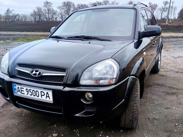 Черный Хендай Туксон, объемом двигателя 2 л и пробегом 235 тыс. км за 9300 $, фото 1 на Automoto.ua