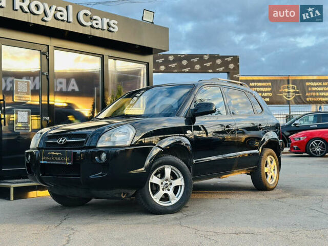 Чорний Хендай Туксон, об'ємом двигуна 2 л та пробігом 186 тис. км за 8300 $, фото 1 на Automoto.ua