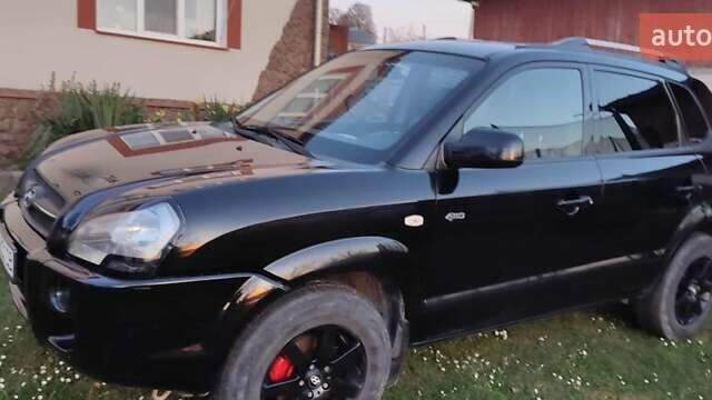 Черный Хендай Туксон, объемом двигателя 1.99 л и пробегом 203 тыс. км за 8000 $, фото 1 на Automoto.ua