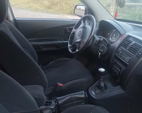 Черный Хендай Туксон, объемом двигателя 1.99 л и пробегом 239 тыс. км за 7700 $, фото 1 на Automoto.ua