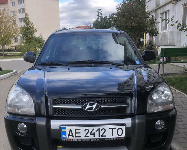 Черный Хендай Туксон, объемом двигателя 1.98 л и пробегом 256 тыс. км за 8200 $, фото 1 на Automoto.ua