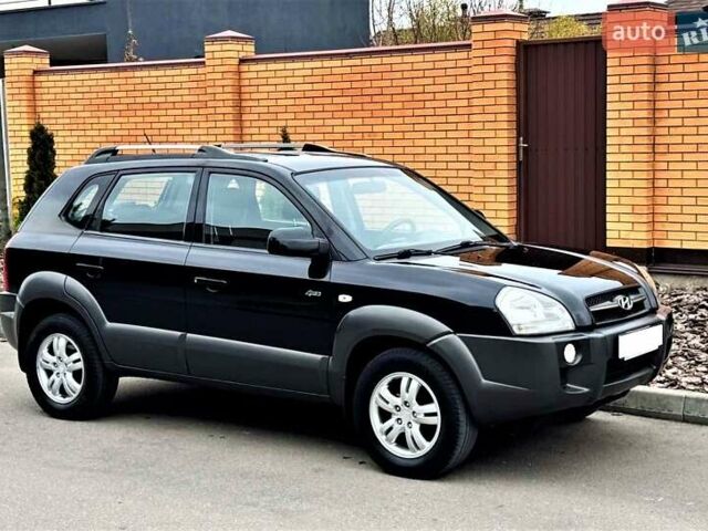 Черный Хендай Туксон, объемом двигателя 2 л и пробегом 102 тыс. км за 10900 $, фото 1 на Automoto.ua