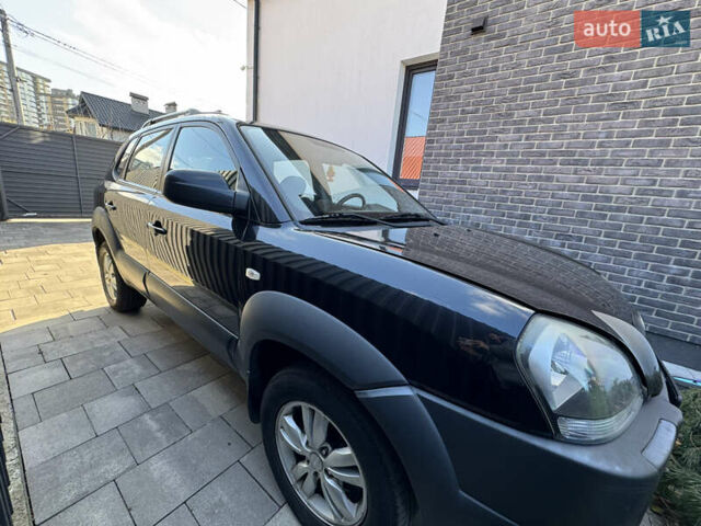 Чорний Хендай Туксон, об'ємом двигуна 1.98 л та пробігом 200 тис. км за 8200 $, фото 1 на Automoto.ua