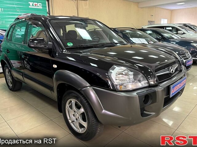Черный Хендай Туксон, объемом двигателя 2 л и пробегом 160 тыс. км за 8800 $, фото 1 на Automoto.ua