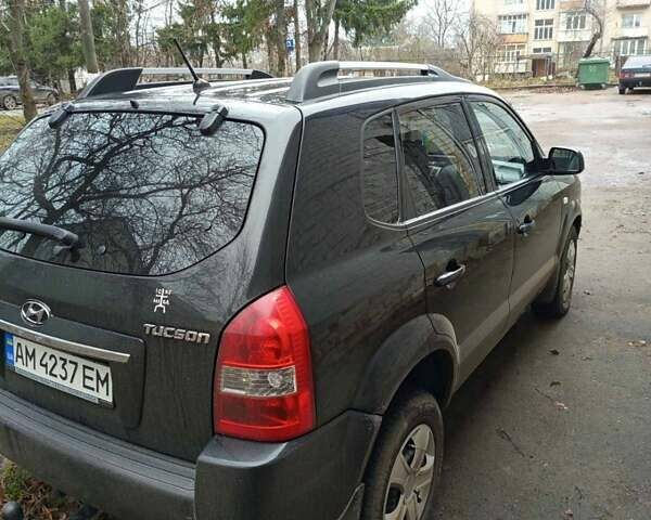 Черный Хендай Туксон, объемом двигателя 1.98 л и пробегом 232 тыс. км за 7500 $, фото 1 на Automoto.ua