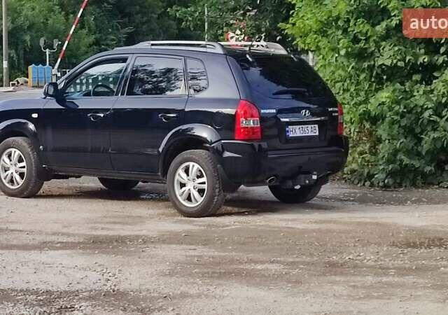 Чорний Хендай Туксон, об'ємом двигуна 2 л та пробігом 157 тис. км за 10000 $, фото 1 на Automoto.ua