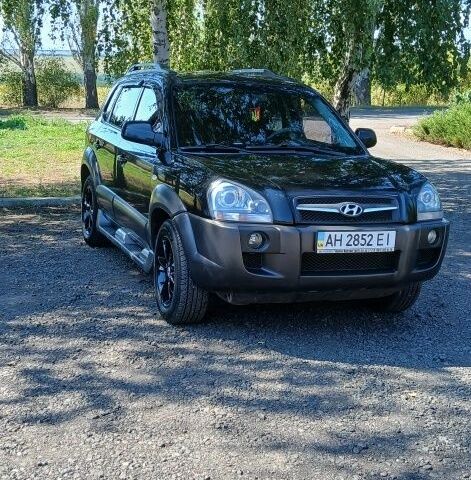 Черный Хендай Туксон, объемом двигателя 2 л и пробегом 236 тыс. км за 7400 $, фото 1 на Automoto.ua